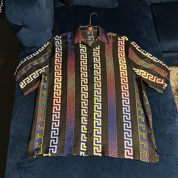 Versace silk shorts and silk shirt WORN ONCE - Picture 5 of 9